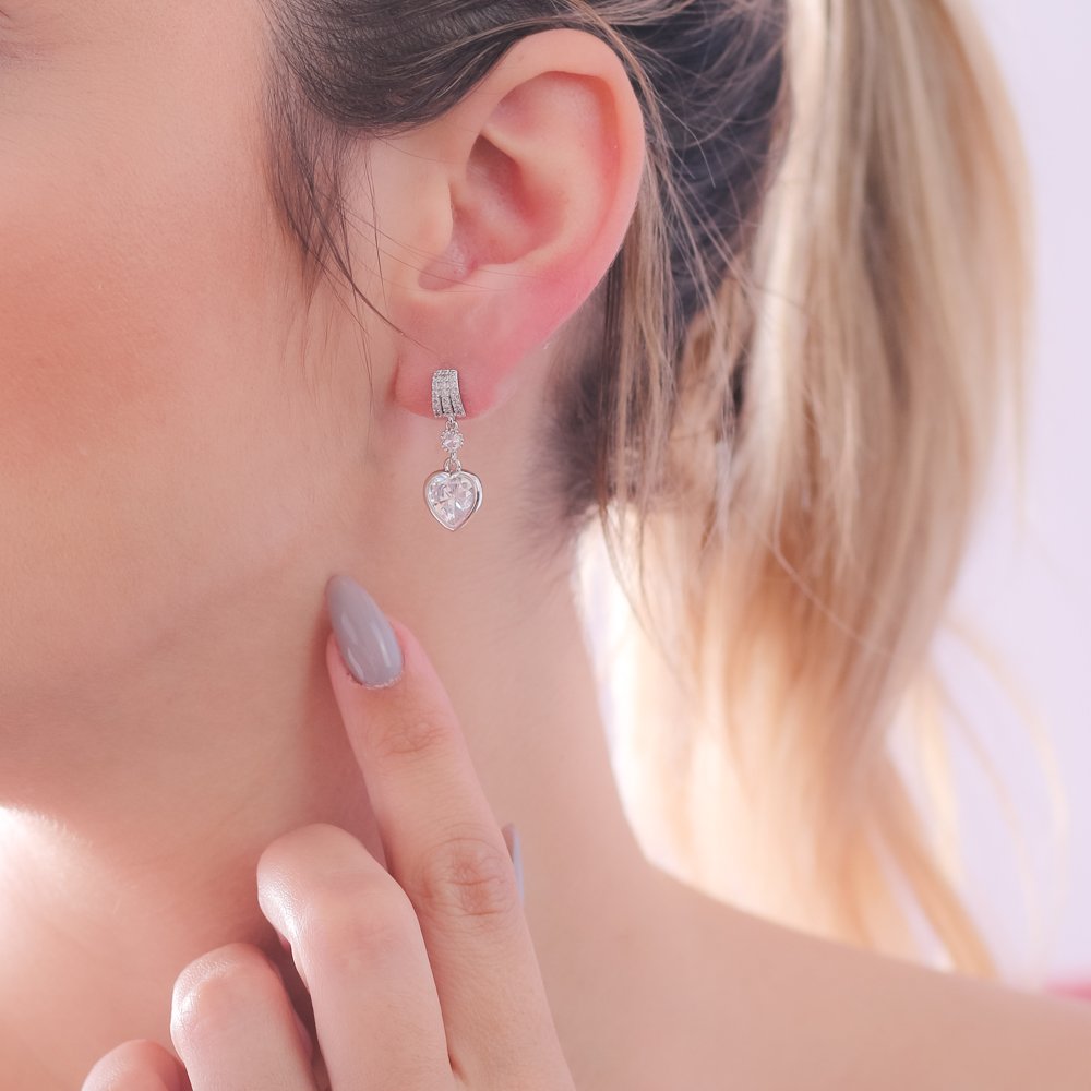 Tn03103-Rd Brinco De Coração Cravejado De Zircônias Cristal - Ródio Branco.