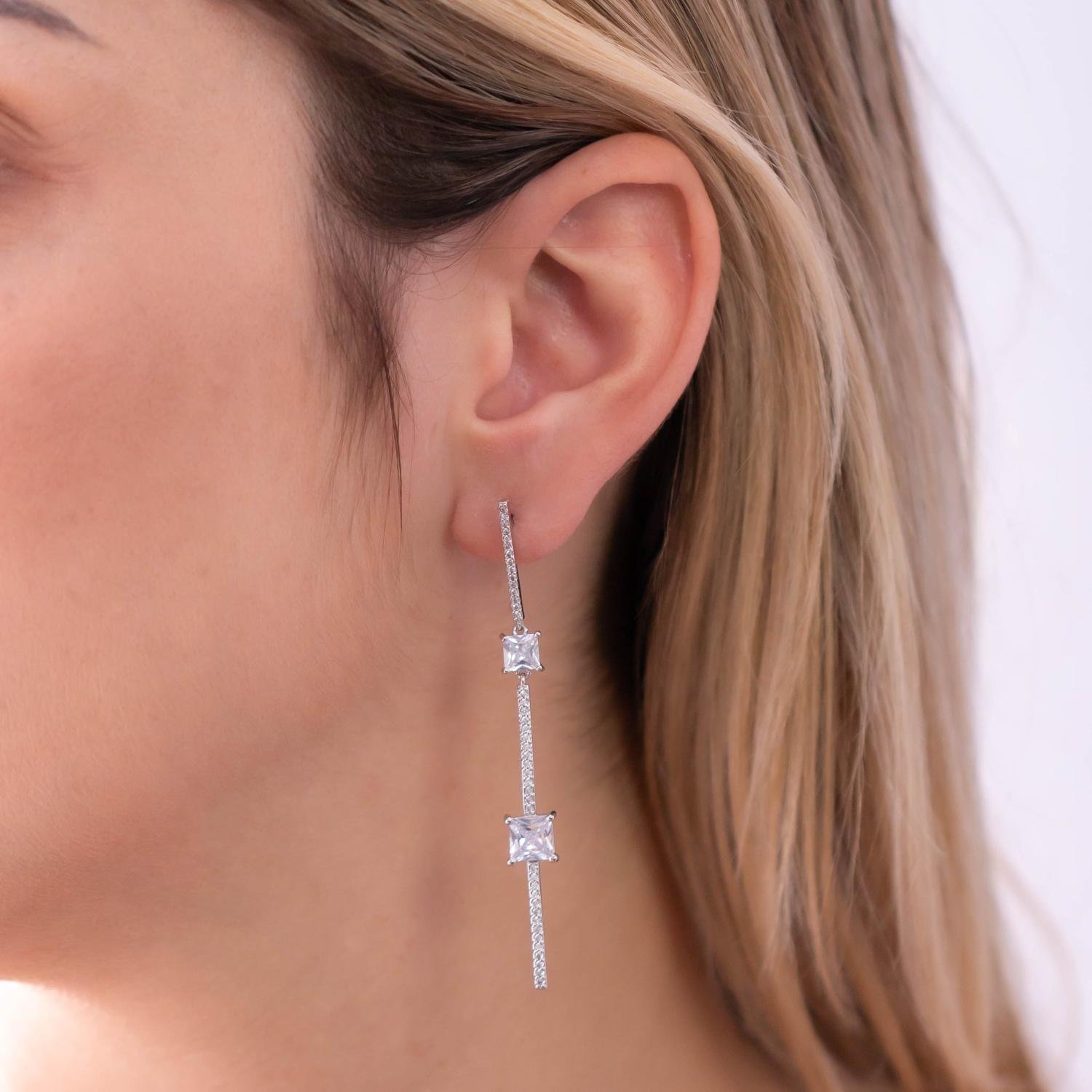 Tn03104-Rd Brinco Longo Cravejado De Zircônias Cristais - Ródio Branco.