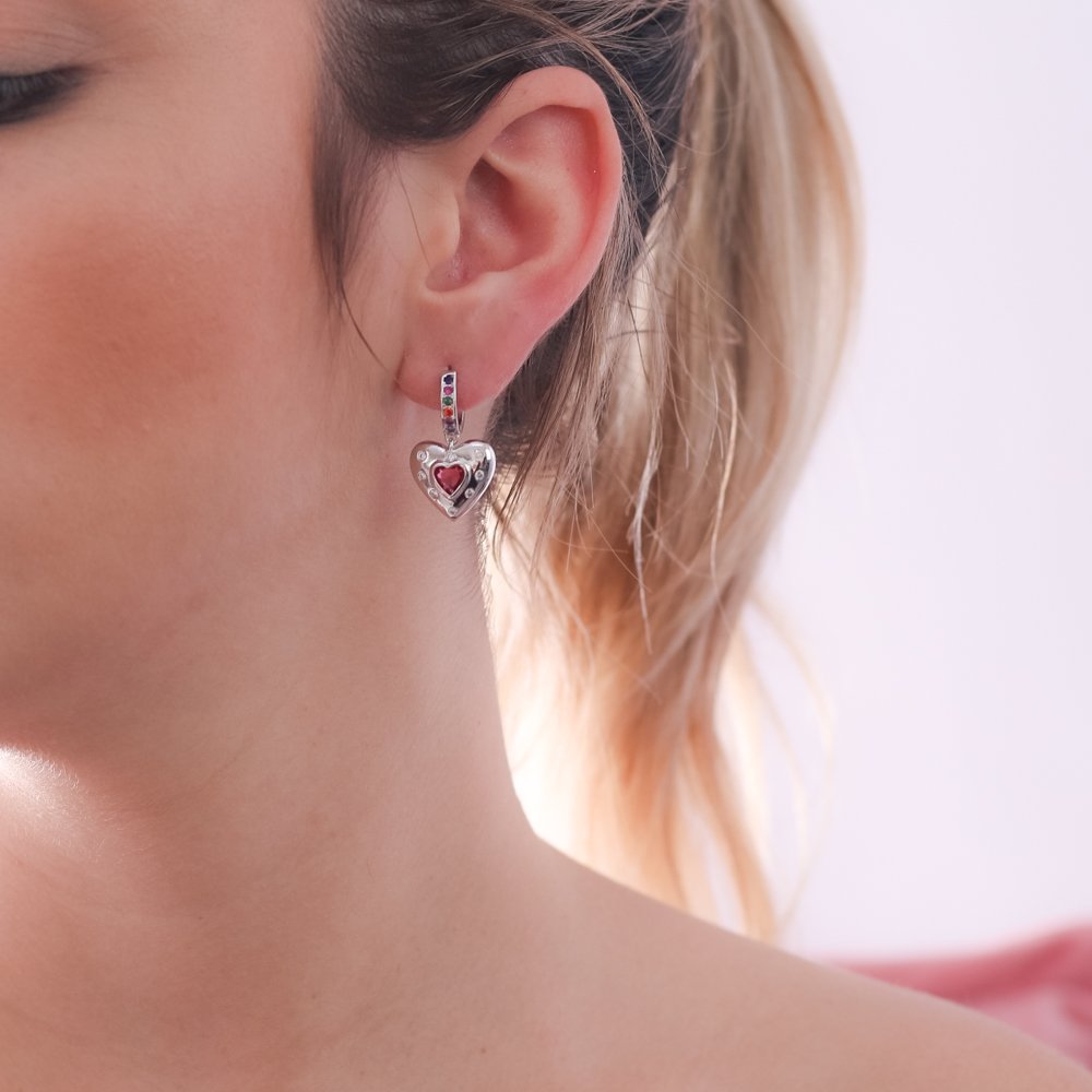 Tn03120-Rd Brinco De Argola Articulada De Coração Cravejado De Zircônias Coloridas - Ródio Branco.