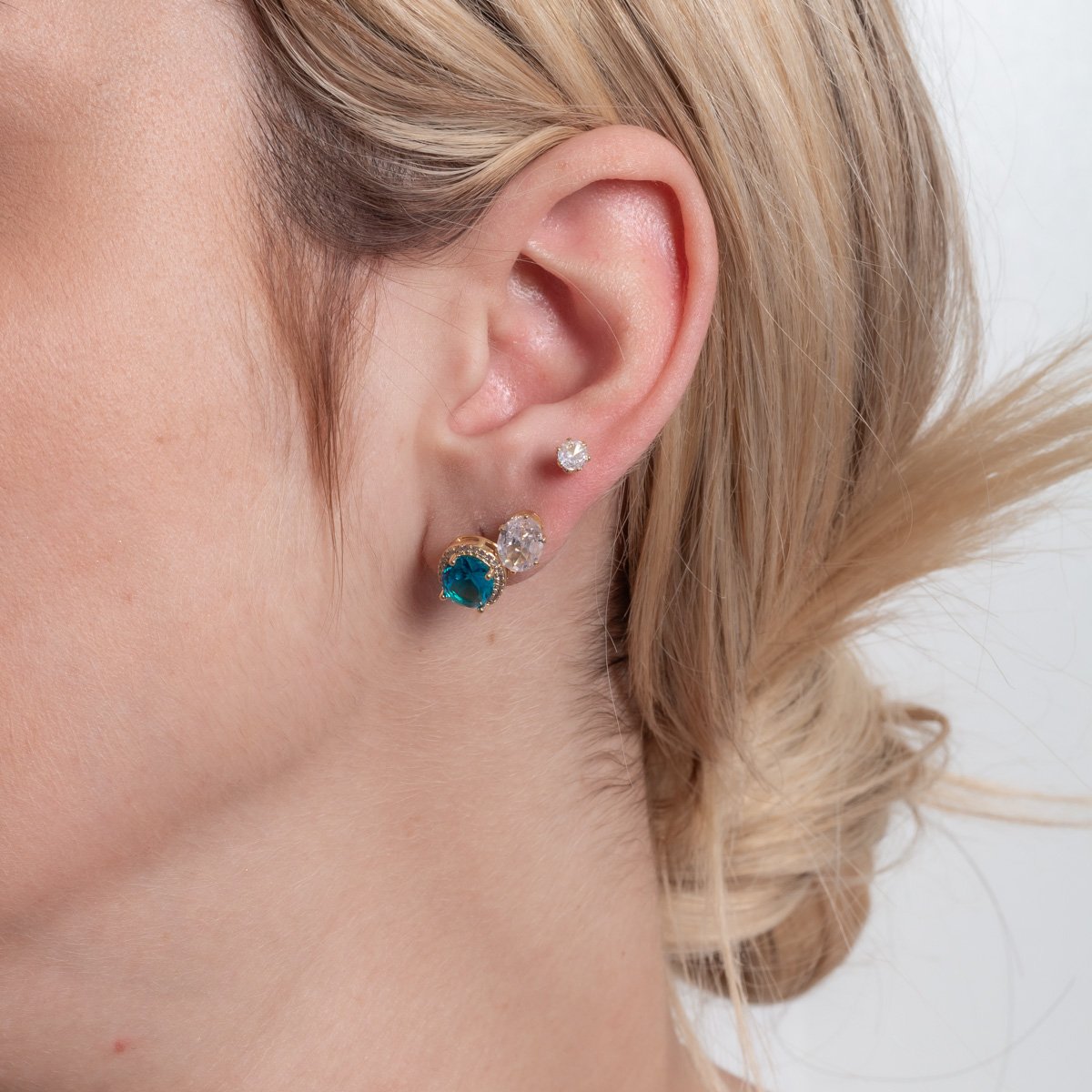 Trio-1178-Do Trio De&Nbsp; Brincos Cravejados De Zircônias Cristal + Esmeralda (4mm/6x6mm/10x12mm).