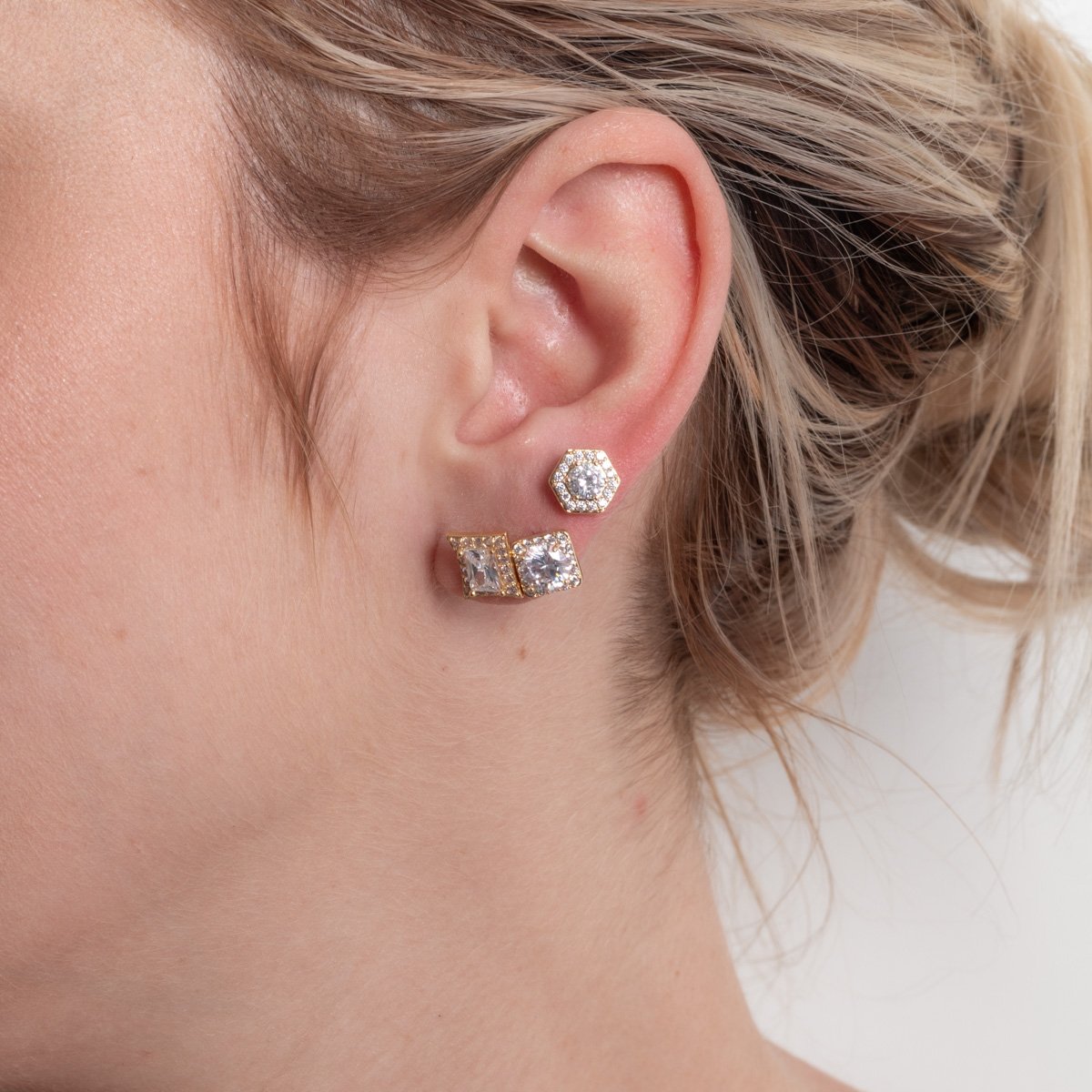 Trio-1229-Do Trio De Brincos Geométricos Cravejados De Zircônias Cristais.